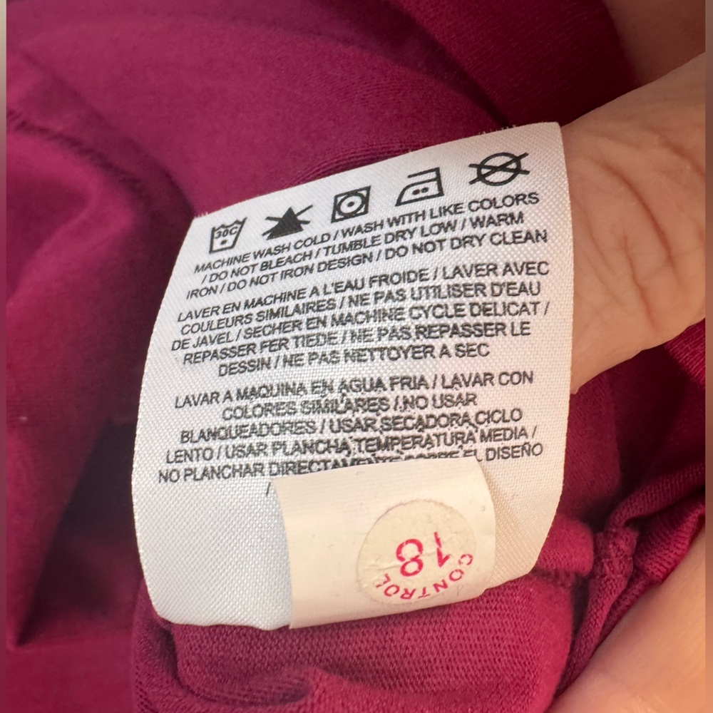 NWT Nike Women’s Slim Fit Long Sleeve Tee Combo Colors Berry hue Active run walk - Picture 6 of 7